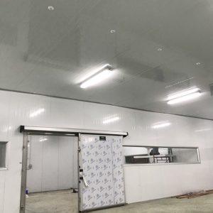 THI CÔNG CỬA TRƯỢT KHO LẠNH 03