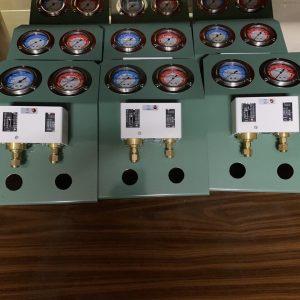 BÁT ĐỂ RƠLE VÀ ĐỒNG HỒ ÁP SUẤT 01