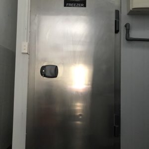 CỬA MỞ BẢN LỀ, KHÓA INOX, ANTIMON 06