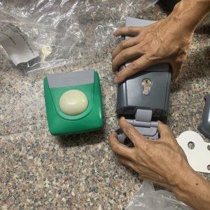 Bản lề , khóa cửa kho lạnh 03