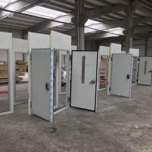 CỬA MỞ BẢN LỀ, KHÓA INOX, ANTIMON 01